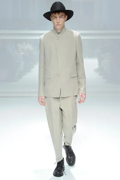 Look 27